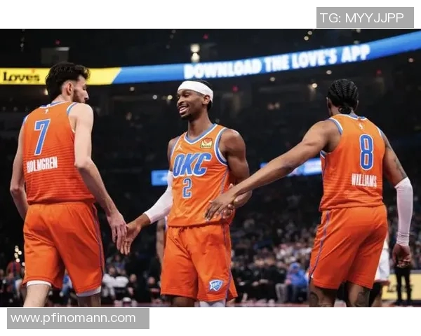 雷霆与尼克斯魔方对决精彩纷呈球迷热情高涨的篮球盛宴